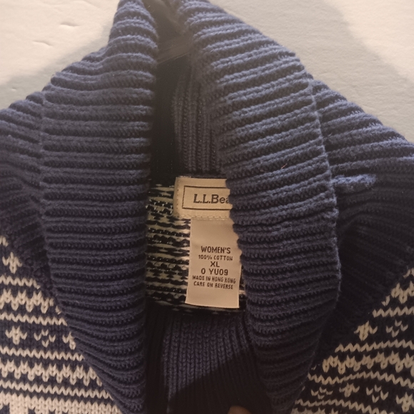 L.L. Bean womens turtle neck sweater - Picture 2 of 3